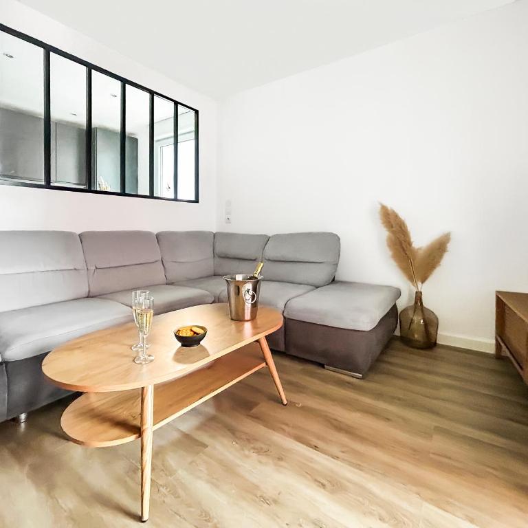 T3 moderne, balcon, parking, proche centre ville - Two-Bedroom Apartment with Terrace - 1