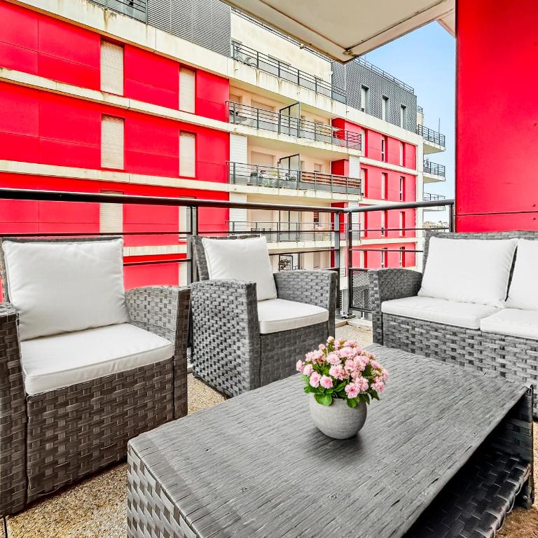 T3 moderne, balcon, parking, proche centre ville - Two-Bedroom Apartment with Terrace - 23