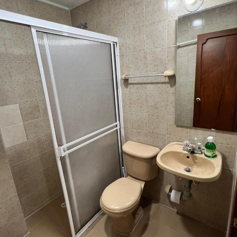 Tu Estancia Ideal en Bucaramanga! Apto Moderno, Amplio y Bien Ubicado - Two-Bedroom Apartment - 20