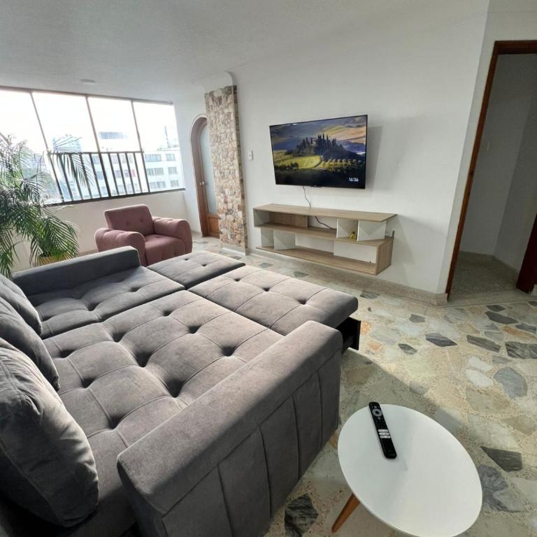 Tu Estancia Ideal en Bucaramanga! Apto Moderno, Amplio y Bien Ubicado - Two-Bedroom Apartment - 18