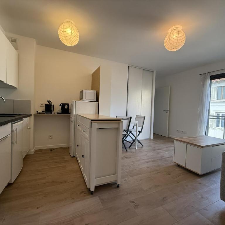 Villa Alexandra, Juan std avec Clim, parking - One-Bedroom Apartment - 6