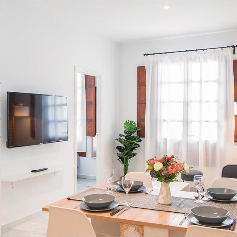 Riverside Triana Apartment - Three-Bedroom Apartment - 4