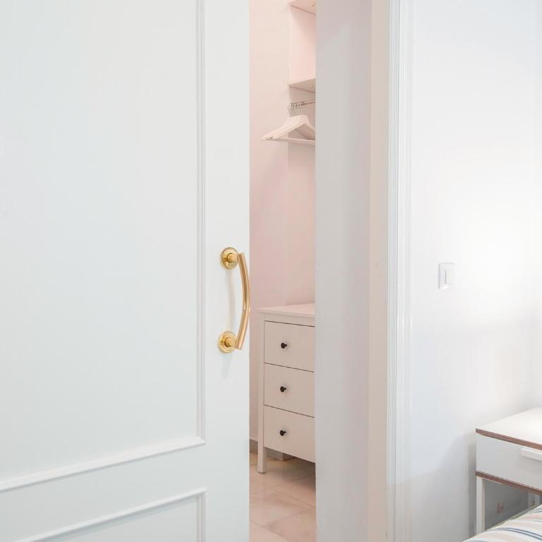 Riverside Triana Apartment - Three-Bedroom Apartment - 16