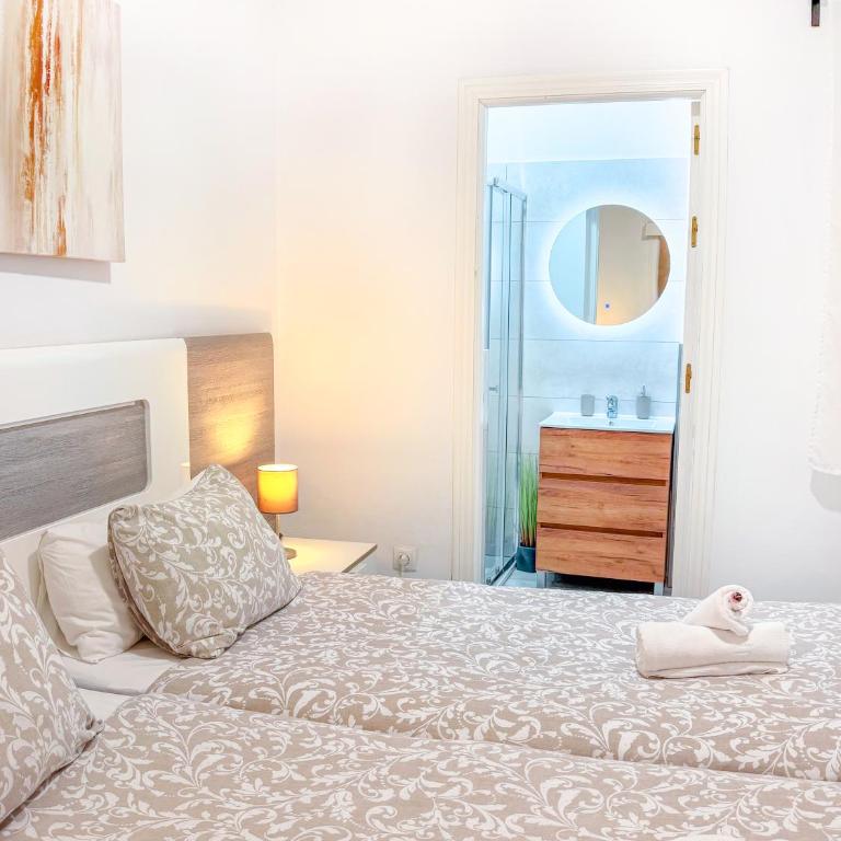 Riverside Triana Apartment - Three-Bedroom Apartment - 17