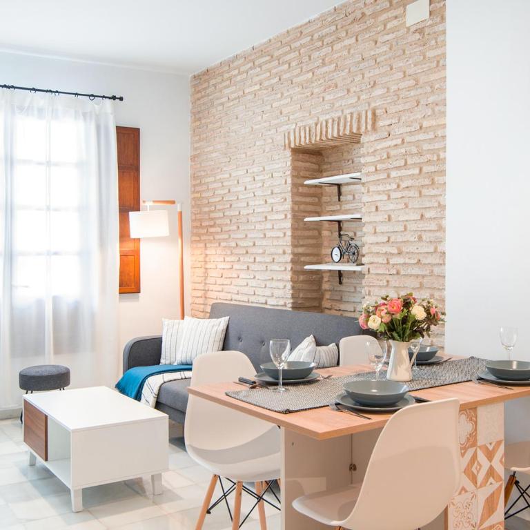Riverside Triana Apartment - Three-Bedroom Apartment - 1