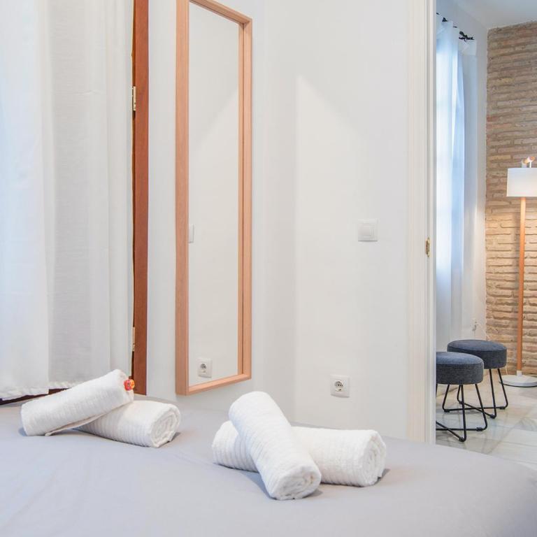 Riverside Triana Apartment - Three-Bedroom Apartment - 6