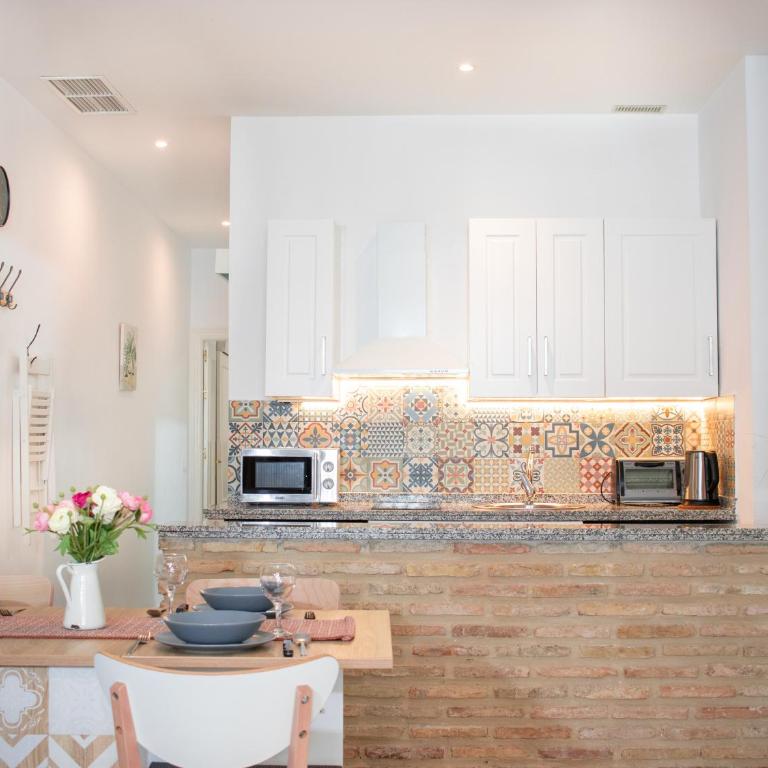 Riverside Triana Apartment - Three-Bedroom Apartment - 11