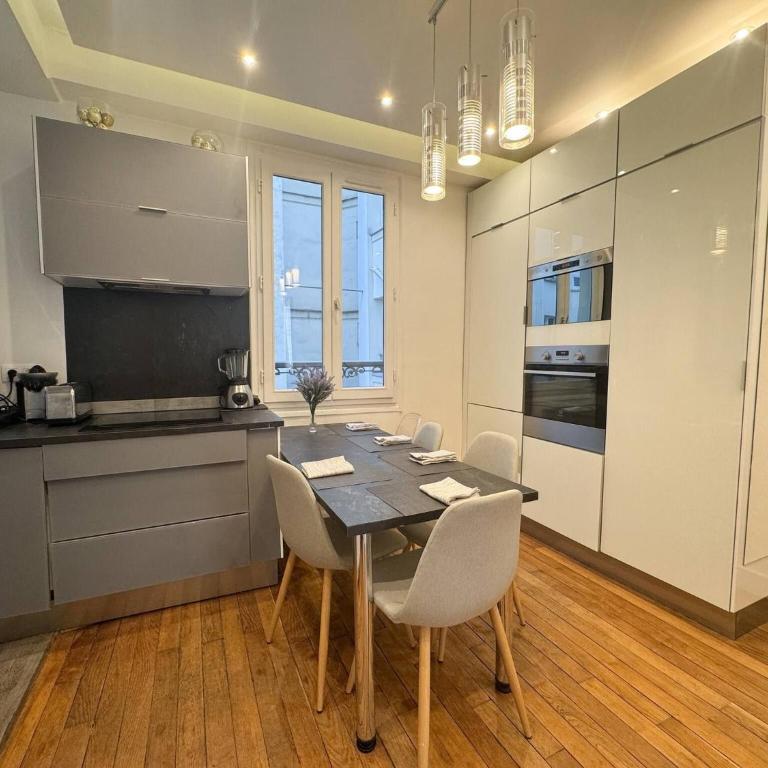Apartment between the Arc de Triomphe and the Sacr-Cur - Appartement - 17