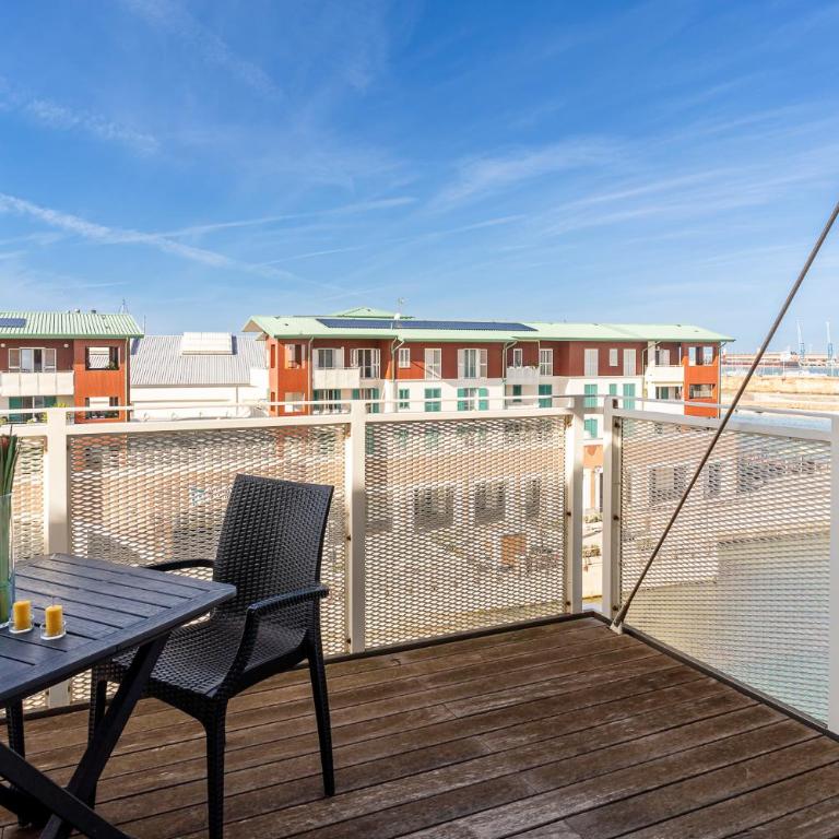 GuestHost - Bright Balcony Apt with Sea-View - Appartamento con 2 Camere da Letto - 2