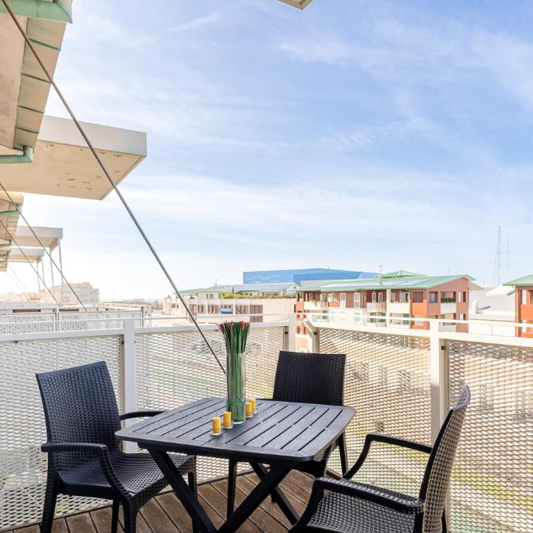 GuestHost - Bright Balcony Apt with Sea-View - Appartamento con 2 Camere da Letto - 17