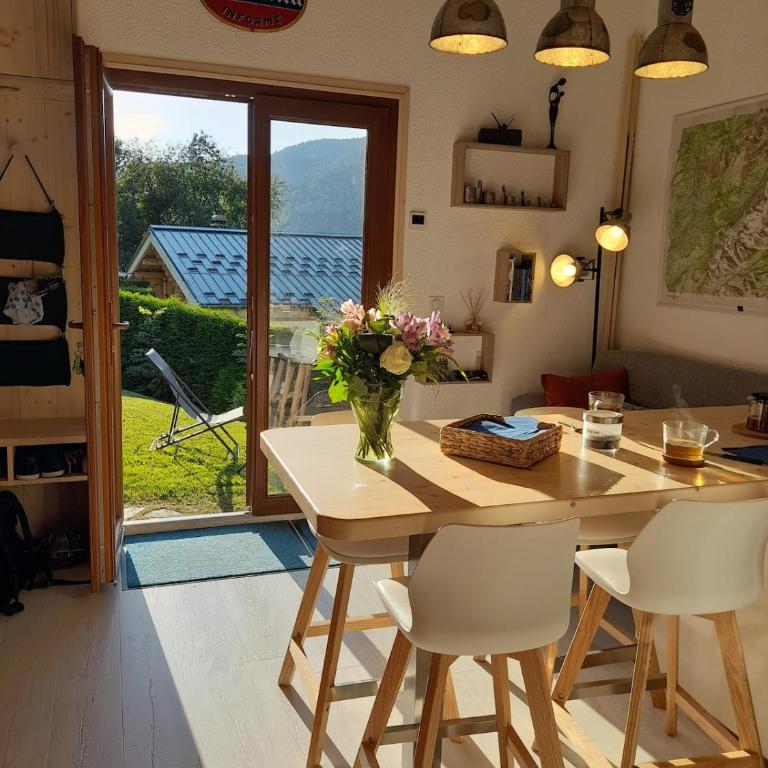 Chalet mitoyen au calme - rez-de-jardin - parking - Appartement 2 Chambres - 1
