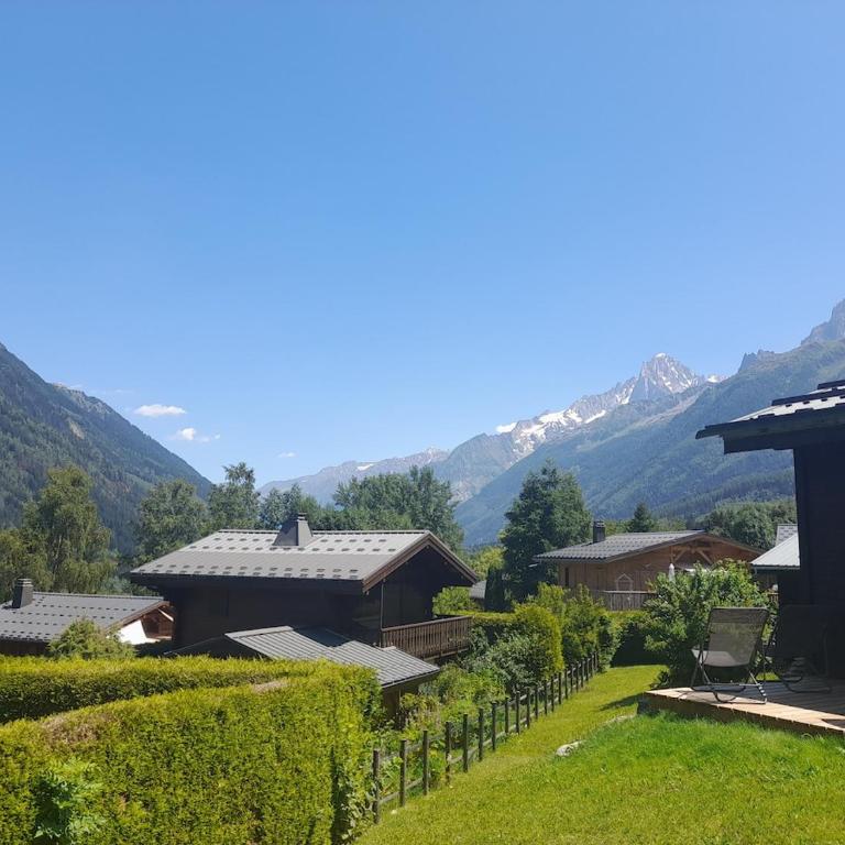 Chalet mitoyen au calme - rez-de-jardin - parking - Appartement 2 Chambres - 22