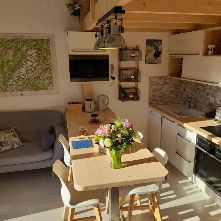 Chalet mitoyen au calme - rez-de-jardin - parking - Appartement 2 Chambres - 4