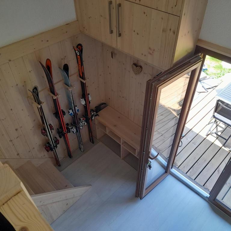 Chalet mitoyen au calme - rez-de-jardin - parking - Appartement 2 Chambres - 17