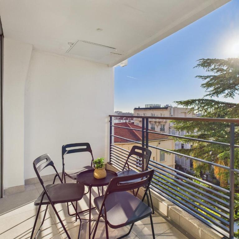 VILLA LERINS avec terrasse, haut standing et moderne - Appartement 1 Chambre avec Balcon et Vue sur la Ville - 6