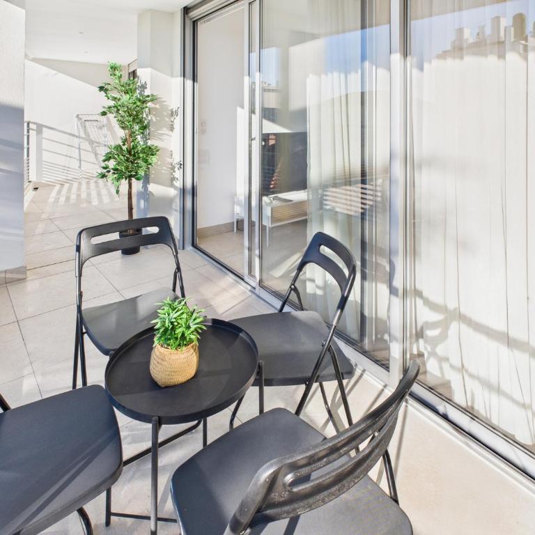 VILLA LERINS avec terrasse, haut standing et moderne - Appartement 1 Chambre avec Balcon et Vue sur la Ville - 7