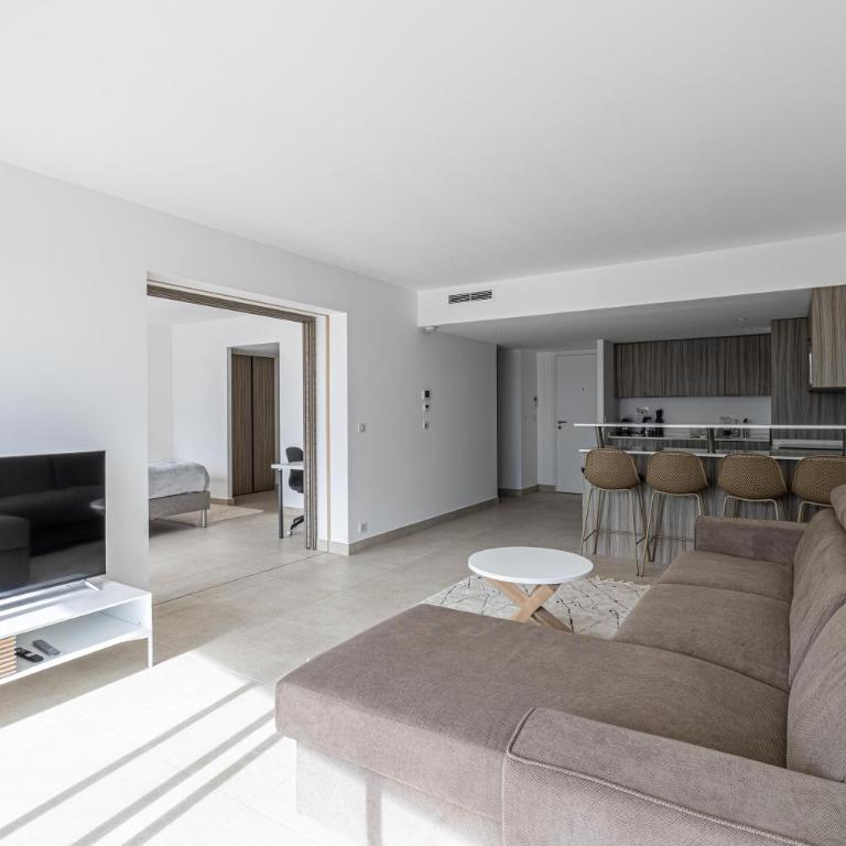 VILLA LERINS avec terrasse, haut standing et moderne - Appartement 1 Chambre avec Balcon et Vue sur la Ville - 11