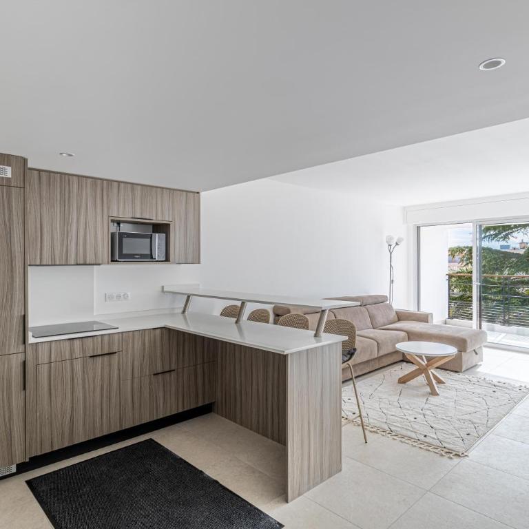VILLA LERINS avec terrasse, haut standing et moderne - Appartement 1 Chambre avec Balcon et Vue sur la Ville - 16