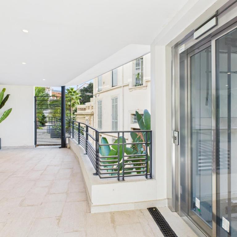 VILLA LERINS avec terrasse, haut standing et moderne - Appartement 1 Chambre avec Balcon et Vue sur la Ville - 26