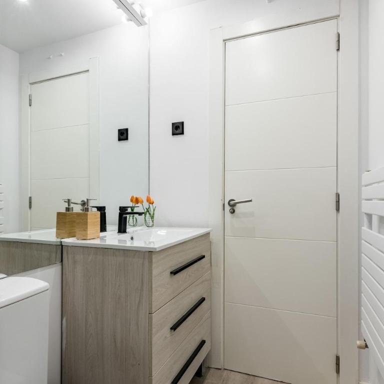 Nova City Apartment - Next to Atocha Station - Two-Bedroom Deluxe Apartment - 4