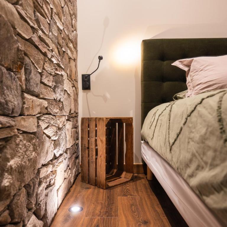 La Petite Auberge - Chambre Double Supérieure avec Toilettes et Salle de Bains Privatives - 7