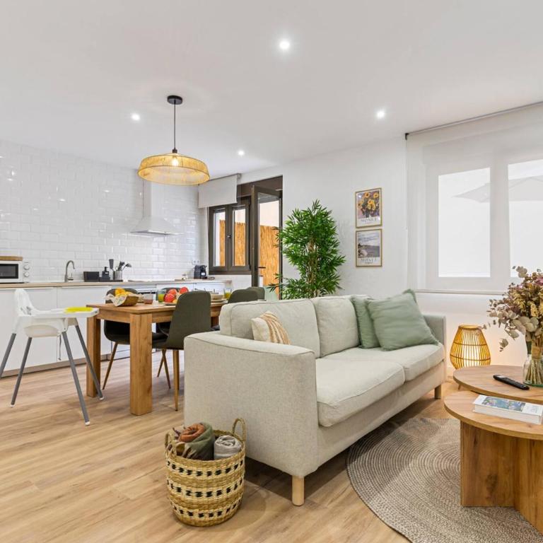 Monet, apartamento con terraza, cuna y trona - Apartamento de 3 dormitorios - 2