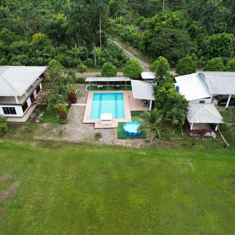 PARADISE LODGE - Three-Bedroom House - 11