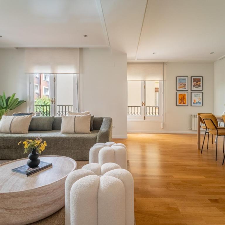 Elegant exclusive -3 Bdrs 2 Baths -Salamanca - Apartamento - 3