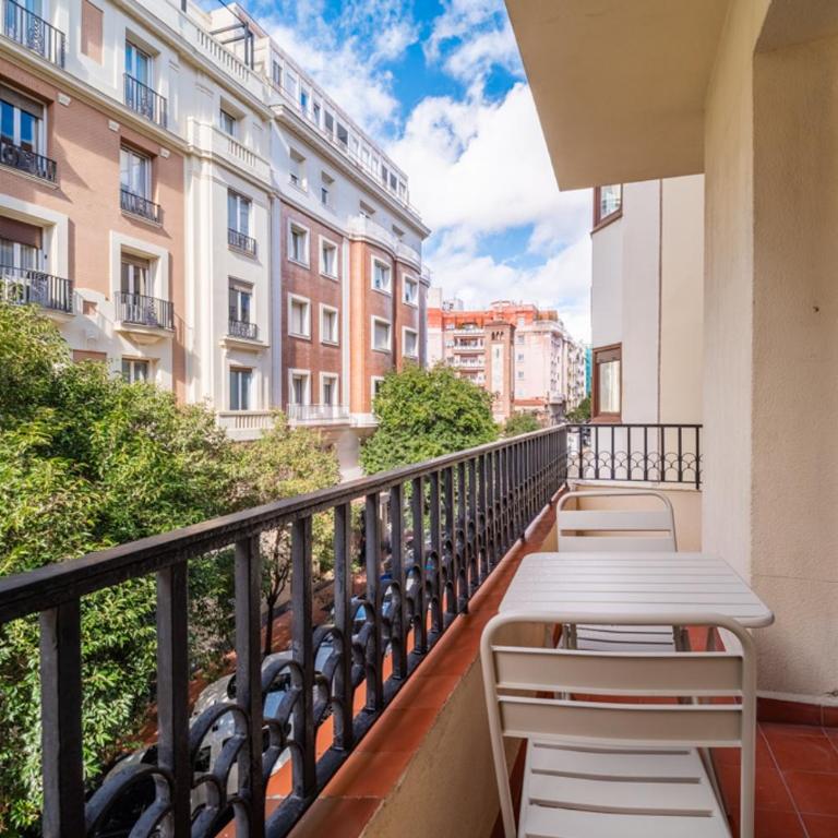 Elegant exclusive -3 Bdrs 2 Baths -Salamanca - Apartamento - 30