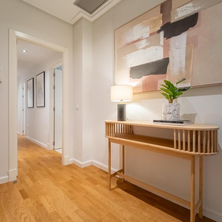 Elegant exclusive -3 Bdrs 2 Baths -Salamanca - Apartamento - 38