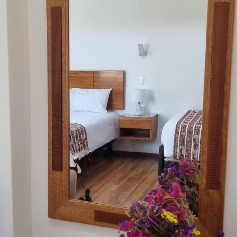 Florez de la Villa Apartments & Suites - Family Room with Mountain View - 1