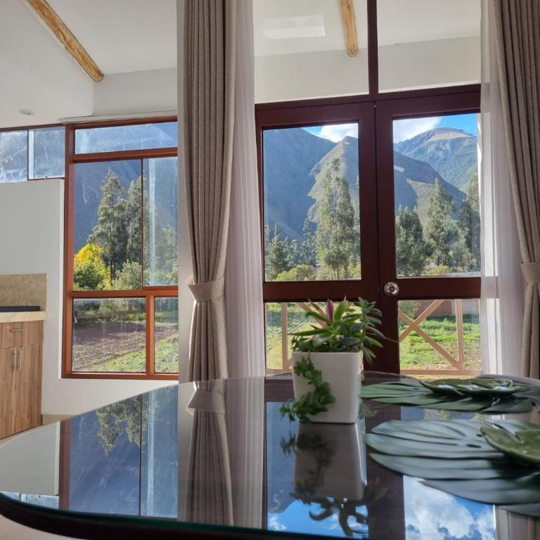 Florez de la Villa Apartments & Suites - Family Room with Mountain View - 17