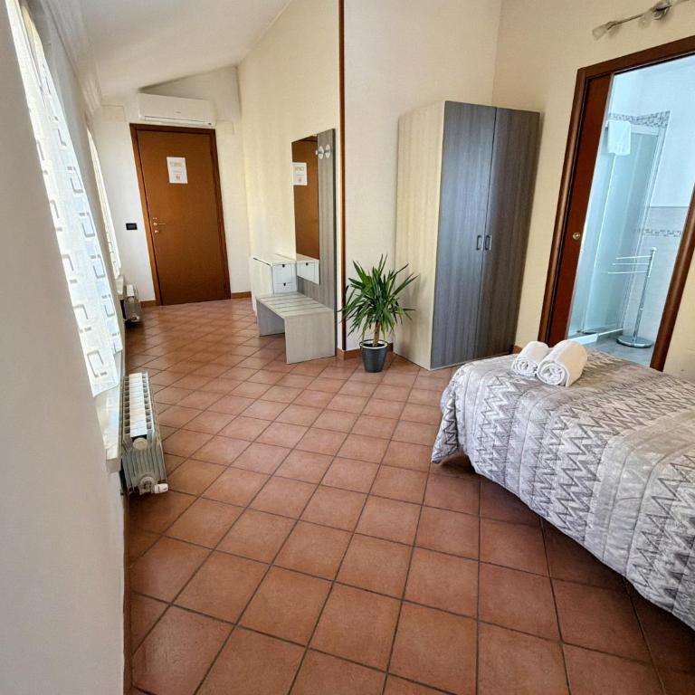 Residenza Bibiena - Lake View - - Camera Tripla con Vista Lago - 11