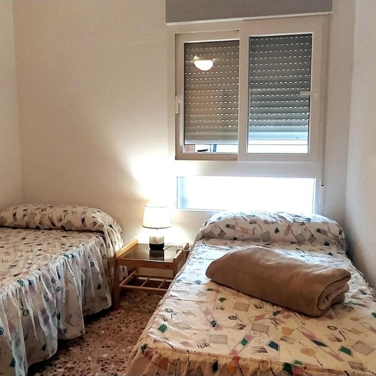 Apartamento a 3 min de la playa con aire acondicionado y parking - Apartamento Estándar de 4 dormitorios - 3