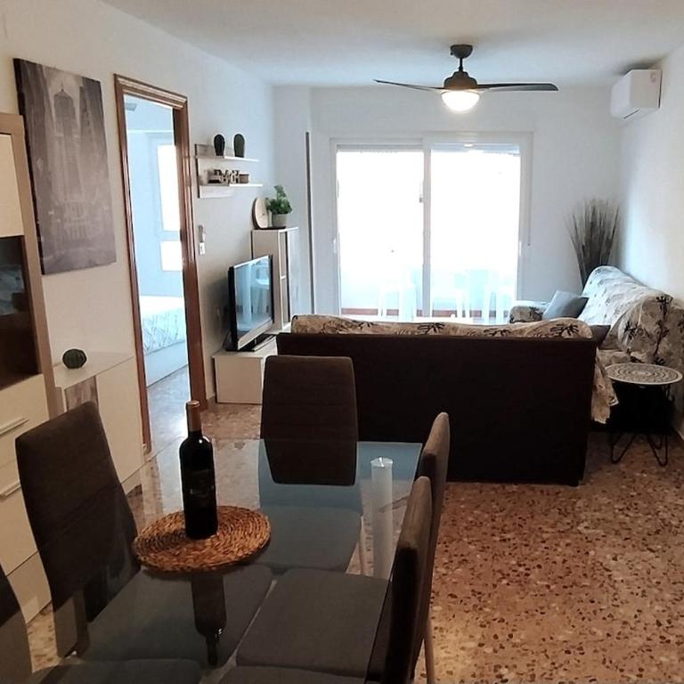 Apartamento a 3 min de la playa con aire acondicionado y parking - Apartamento Estándar de 4 dormitorios - 8