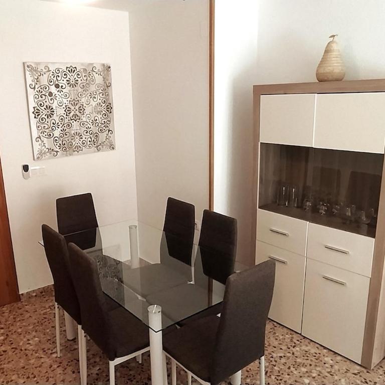 Apartamento a 3 min de la playa con aire acondicionado y parking - Apartamento Estándar de 4 dormitorios - 9