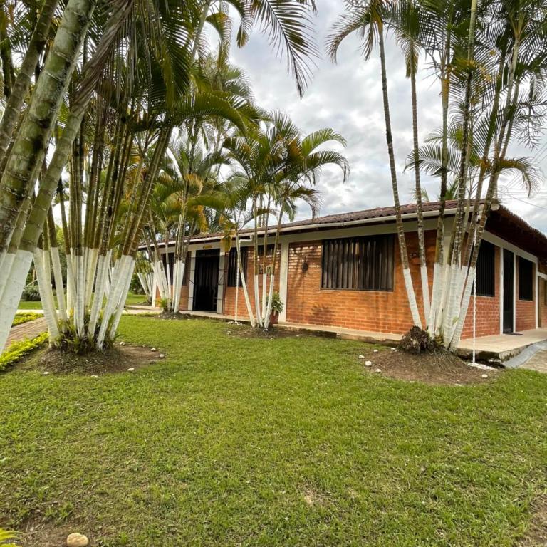 Peaceful 4 bedroom Cottage with pool - One-Bedroom House - 3