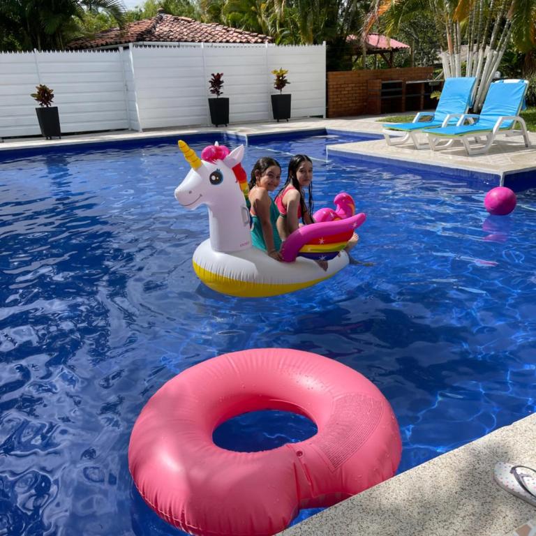 Peaceful 4 bedroom Cottage with pool - One-Bedroom House - 8