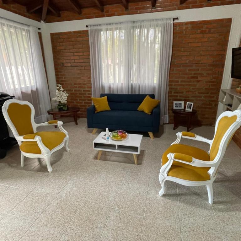 Peaceful 4 bedroom Cottage with pool - One-Bedroom House - 9
