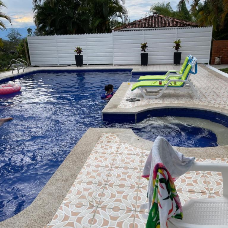 Peaceful 4 bedroom Cottage with pool - One-Bedroom House - 10