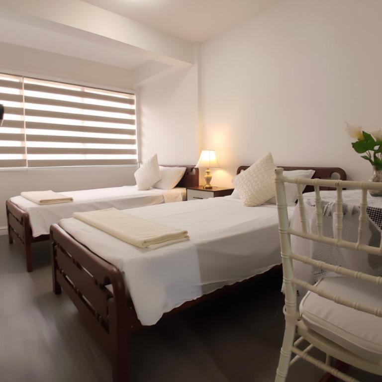 Santa Cruz Home - Twin Room with Shared Bathroom - 1