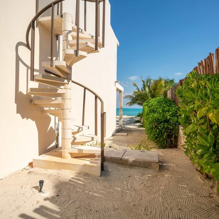 Blanca Beach House - 3BR - Eco-friendly Retreat - Vacation Home - 56