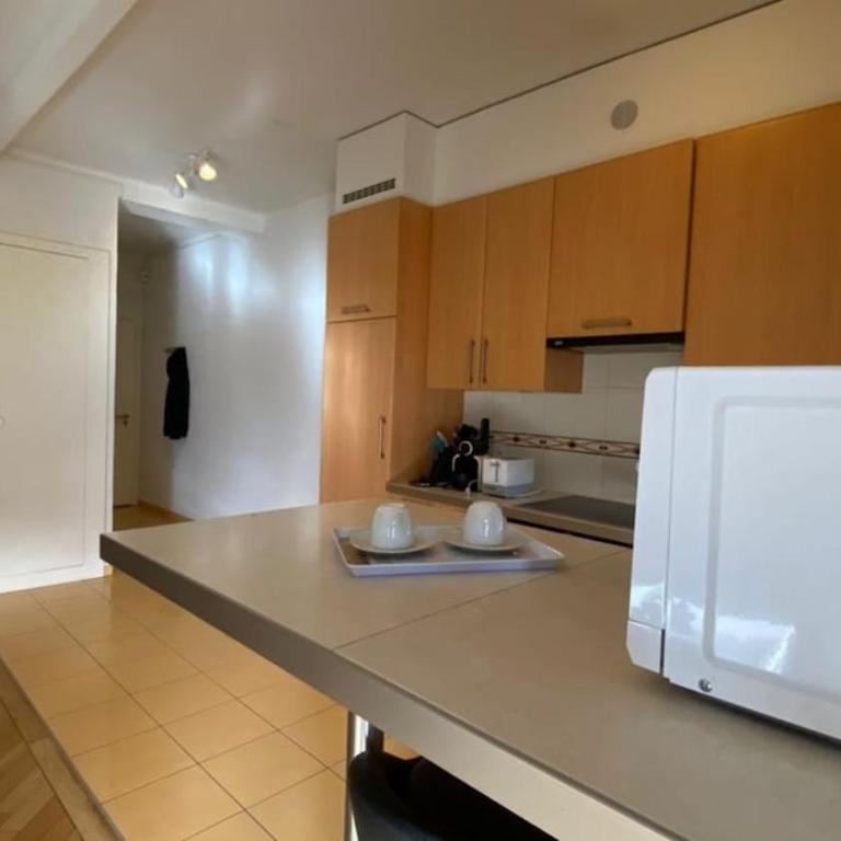 Large Apartment 7 minutes walking to Train station - Apartment mit 1 Schlafzimmer - 3
