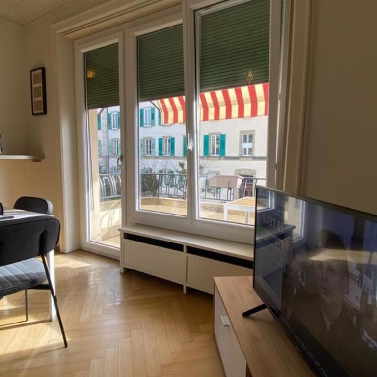Large Apartment 7 minutes walking to Train station - Apartment mit 1 Schlafzimmer - 6