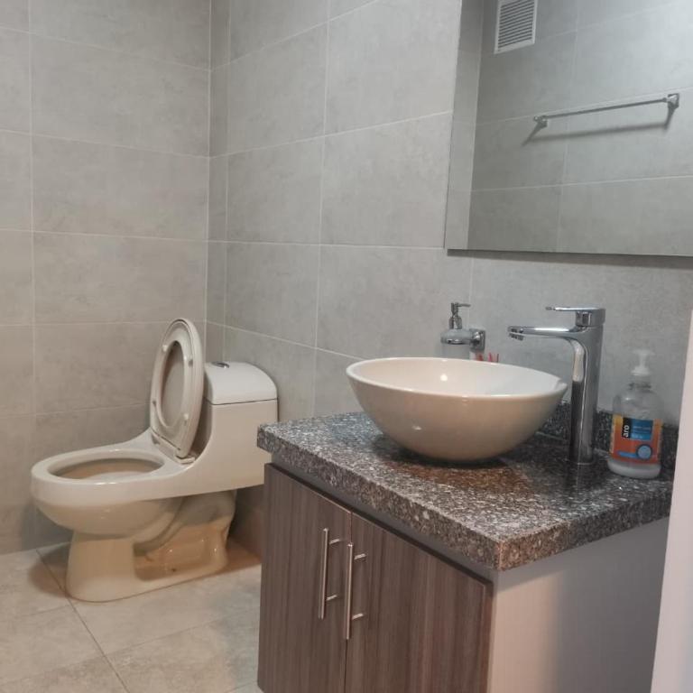 Apartamento Moderno en Las Quintas Ascensor Parking Ubicación Premium - Apartamento Deluxe de 1 dormitorio con vistas a la ciudad - 7
