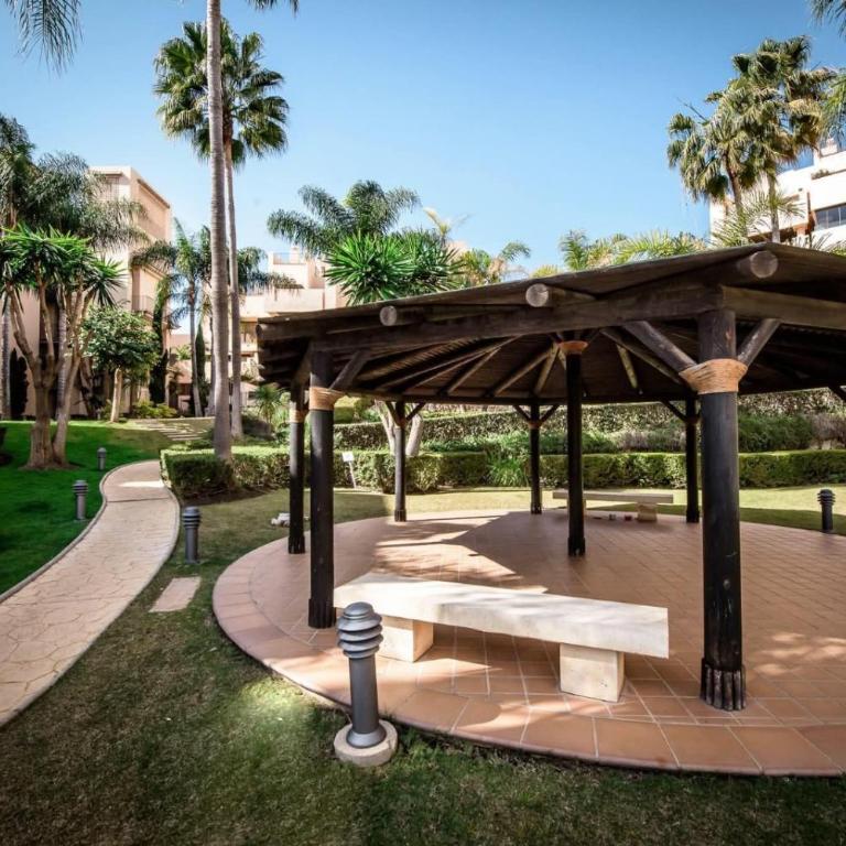 5 Stars BEACHFRONT PARADISE - Seaview, Always Heated Pool, Gym, Sauna! - One-Bedroom Apartment - 29