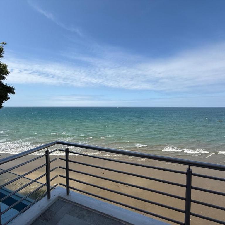 Departamento en Playa Murciélago y Mall del Pacífico - One-Bedroom Apartment - 3