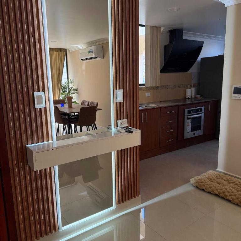 Departamento en Playa Murciélago y Mall del Pacífico - One-Bedroom Apartment - 9