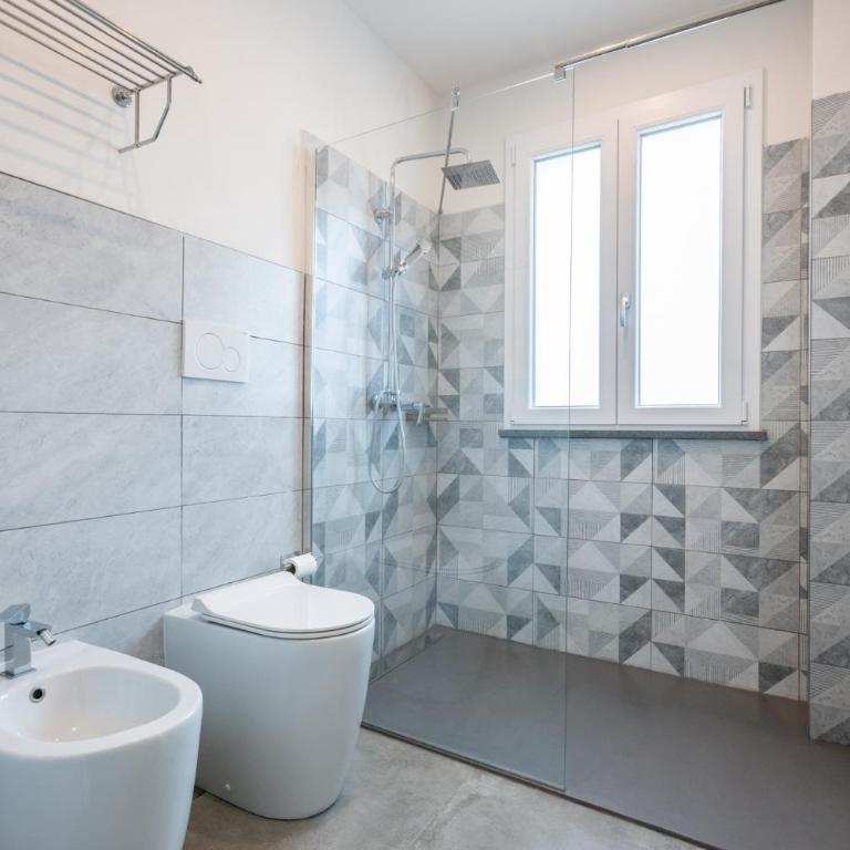 La Corte Rooms Pisa - King Room with Roll-In Shower - Disability Access - 3