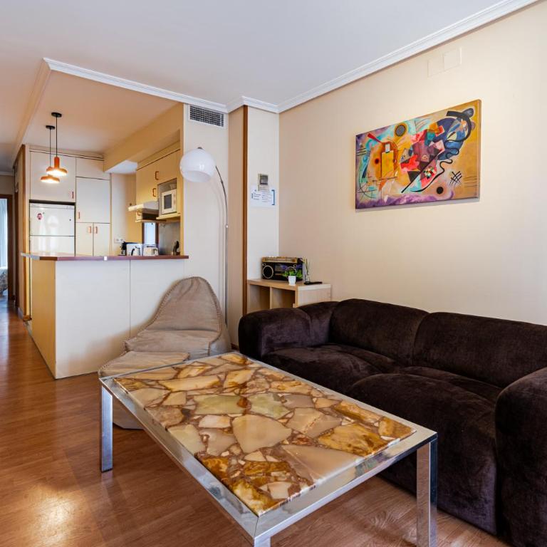 Tranquilo, céntrico y luminoso - Two-Bedroom Apartment - 2